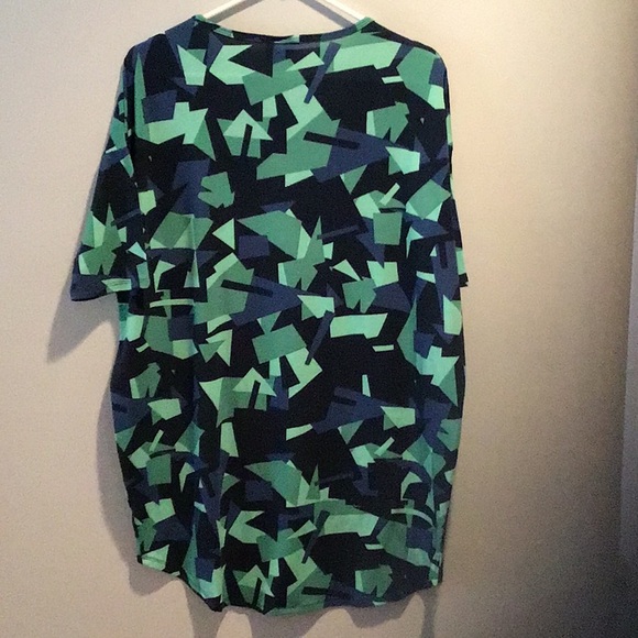 LuLaRoe Green/Blue Short Sleeve Tunic XS Longer Back Geometric Design - Picture 3 of 3